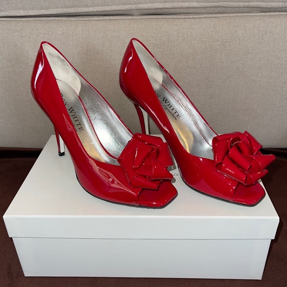 Ron White Signature Victoria Lipgloss Patent Pump Vibrant Red Size 37.5 Heels - Picture 1 of 7